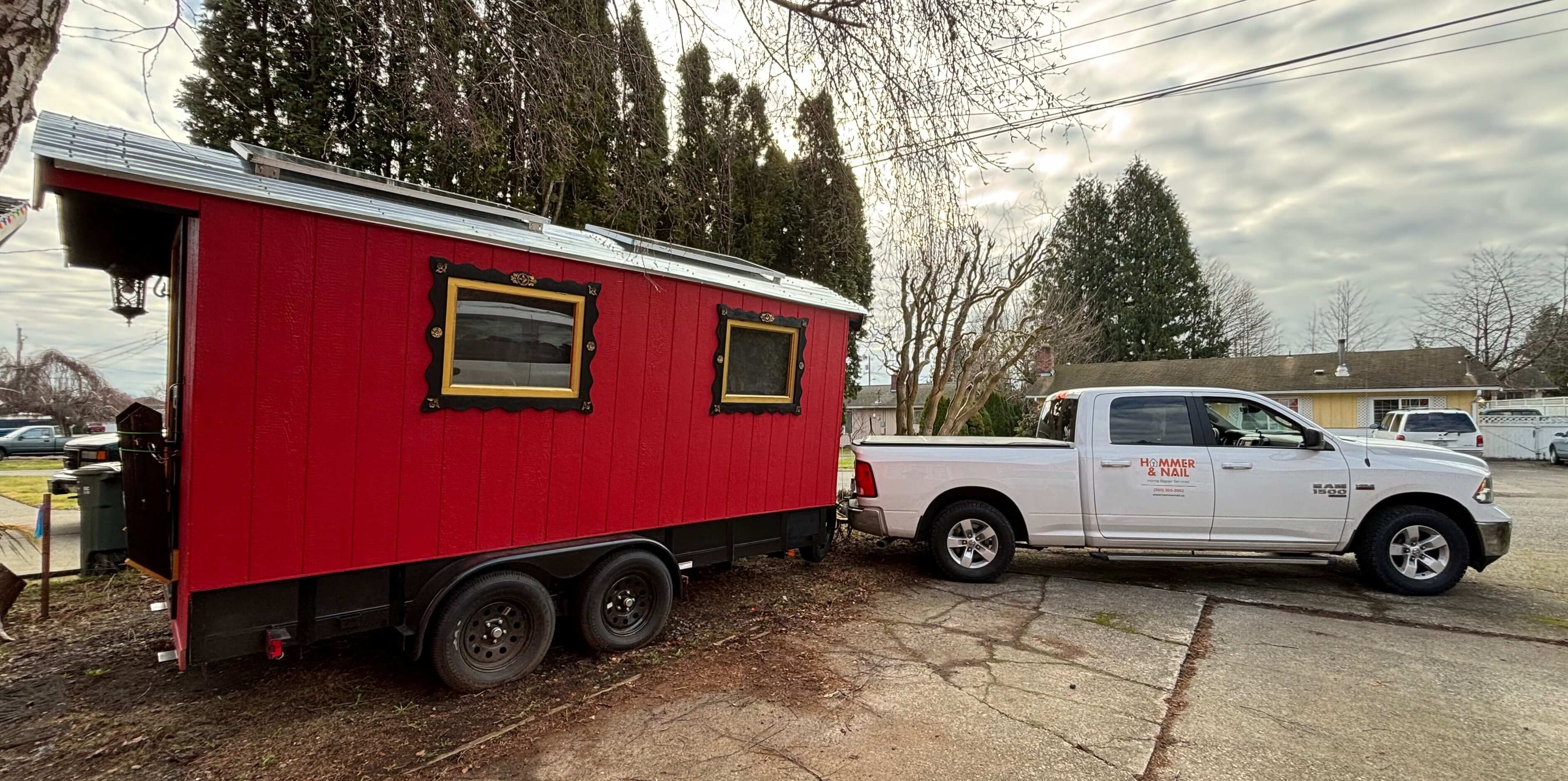 Caravan and hammer and nail truck